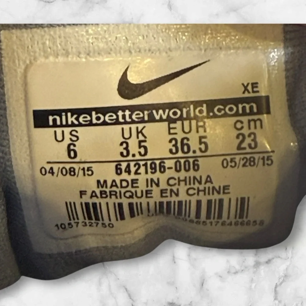 Women’s Nike Zoom Vomero 9 size 6